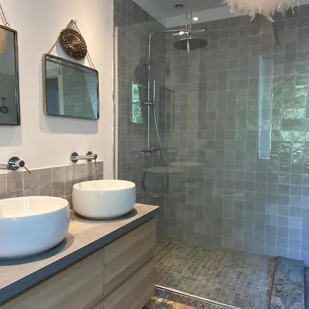 Signature Topfloor Flat In A Shared Xix Century Mansion In Western Paris アパート *