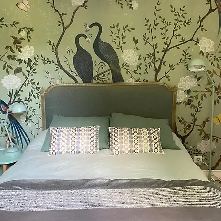 Signature Topfloor Flat In A Shared Xix Century Mansion In Western Paris * ヴィル・ダヴレイ