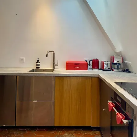 Signature Topfloor Flat In A Shared Xix Century Mansion In Western Paris アパート