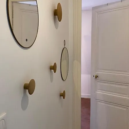 Signature Topfloor Flat In A Shared Xix Century Mansion In Western Paris アパート *