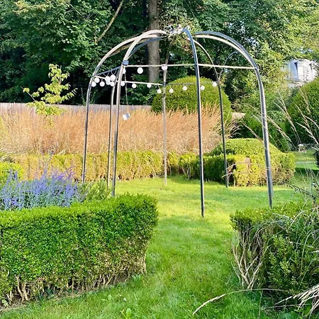 アパート Signature Topfloor Flat In A Shared Xix Century Mansion In Western Paris ヴィル・ダヴレイ